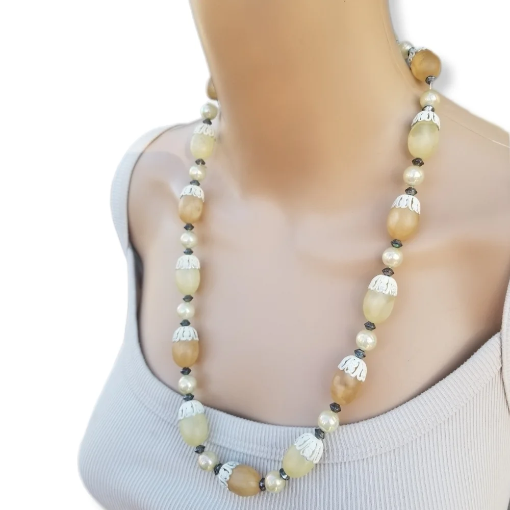 VINTAGE 1950s JAPAN MADE PASTEL COLOR FROSTED ACRYLIC BEAD STATEMENT NECKLACE